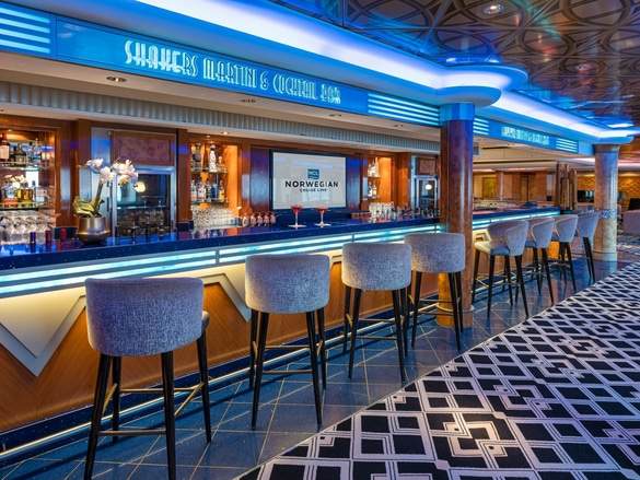 Norwegian Pearl - Shakers Martini Barjpg.jpg